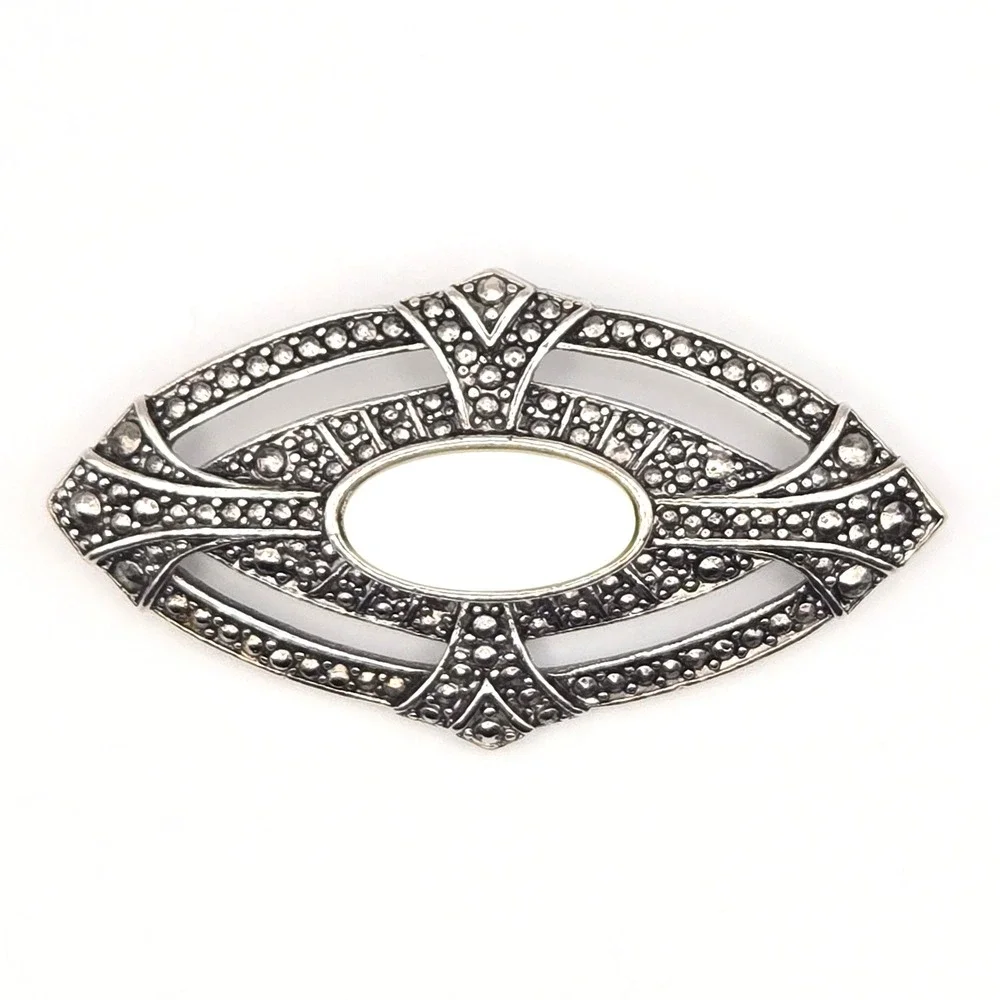 Avon Victorian Elegance Style Oval Brooch‎ Pin Mother of Pearl Faux Marcasite